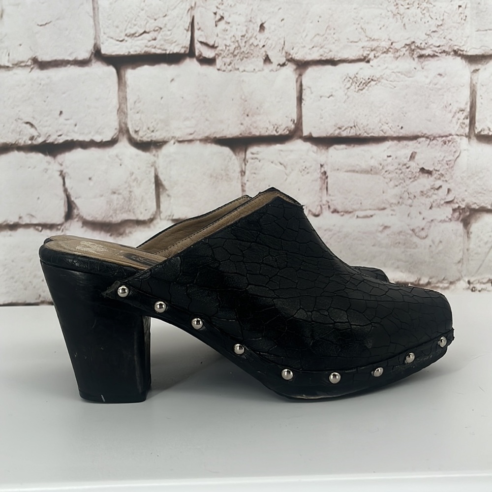 Salpy Handcrafted Leather Clogs, Size 7.5 - Picture 3 of 6
